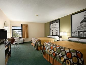 Super 8 By Wyndham Columbia City Exterior photo