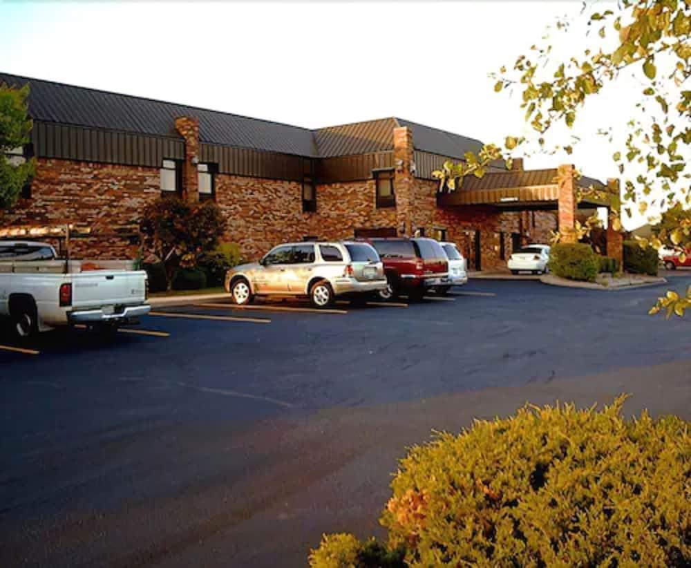 Super 8 By Wyndham Columbia City Exterior photo