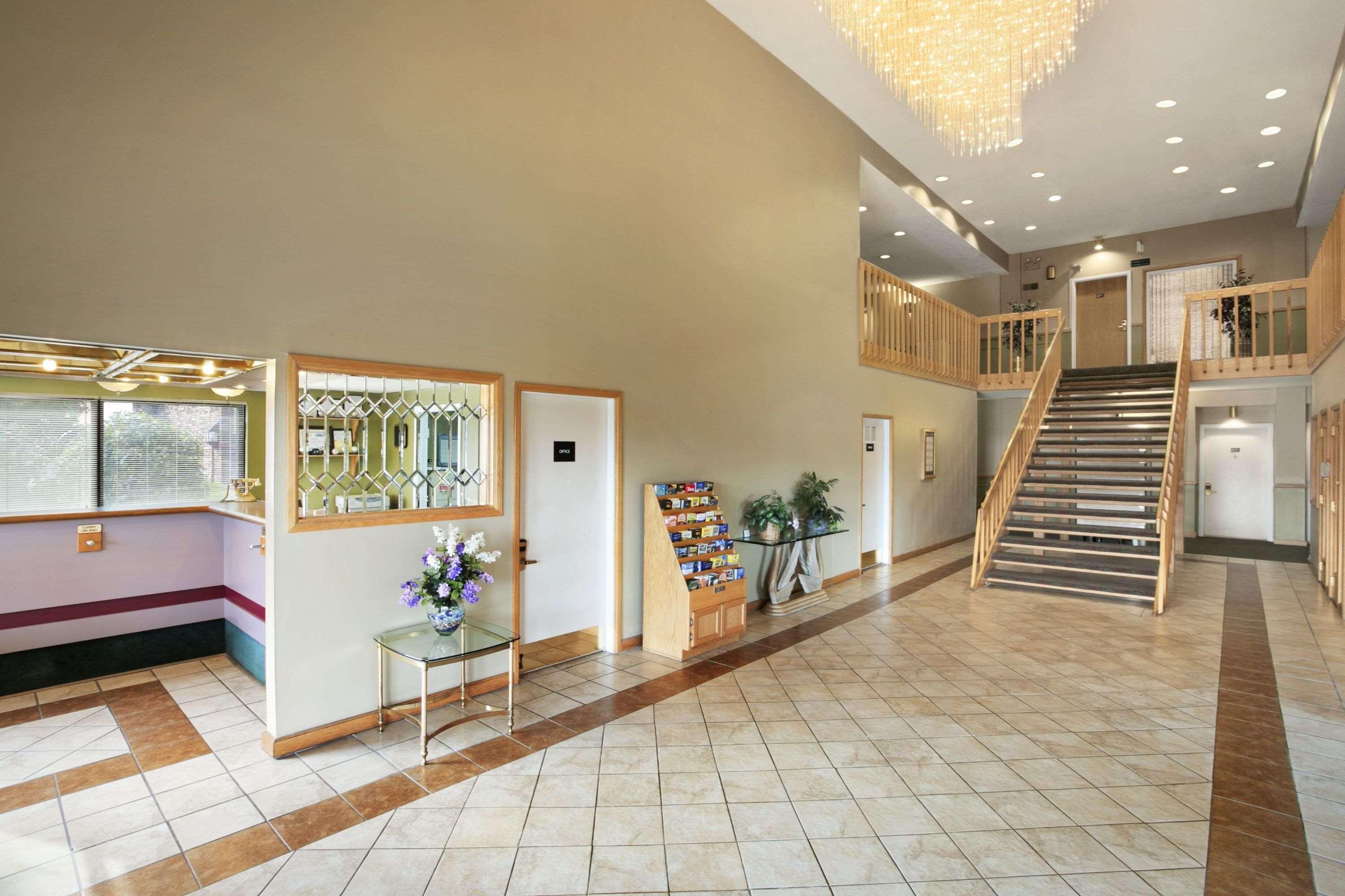 Super 8 By Wyndham Columbia City Exterior photo